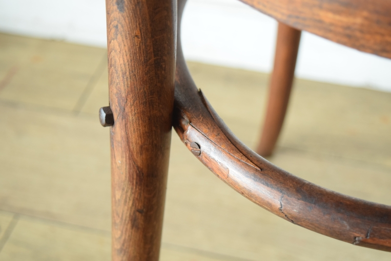 【OUTLET】温もりと味わいを宿すベントウッドチェア【c113】