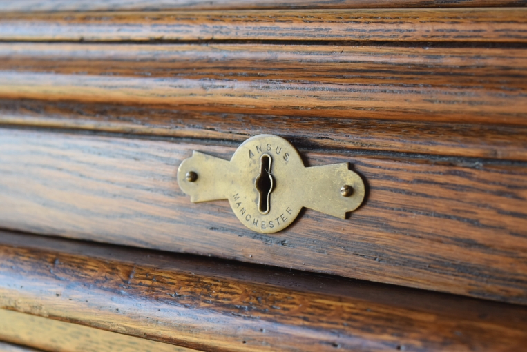 木目が美しいオーク材のスモールロールトップデスク【d83】