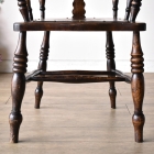 味わい深いスピンドルバックアームチェア【c307】