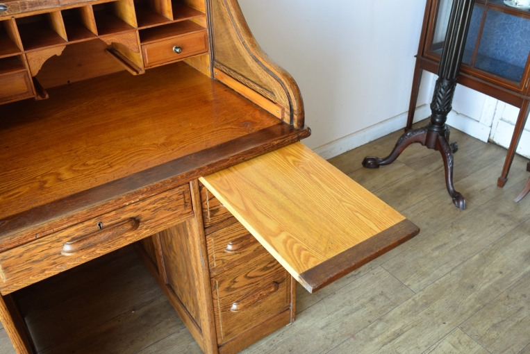 木目が美しいオーク材のスモールロールトップデスク【d83】
