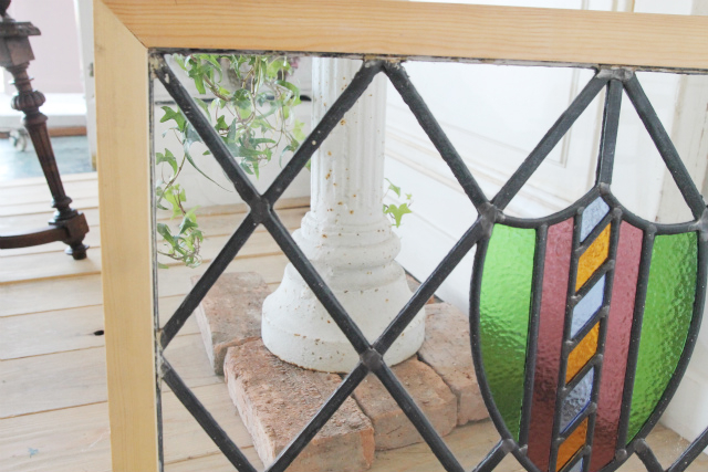 カラフルなガラスが用いられたステンドグラス【7738-C】