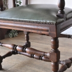 どっしりとしたオーク材が魅力のアームチェア【c14】