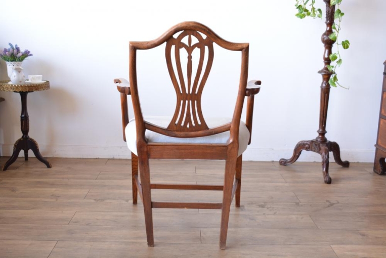 c219-2　ヘップルホワイトアームチェア