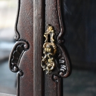 ヴィクトリアンスタイルの華やかなキャビネット【k186】