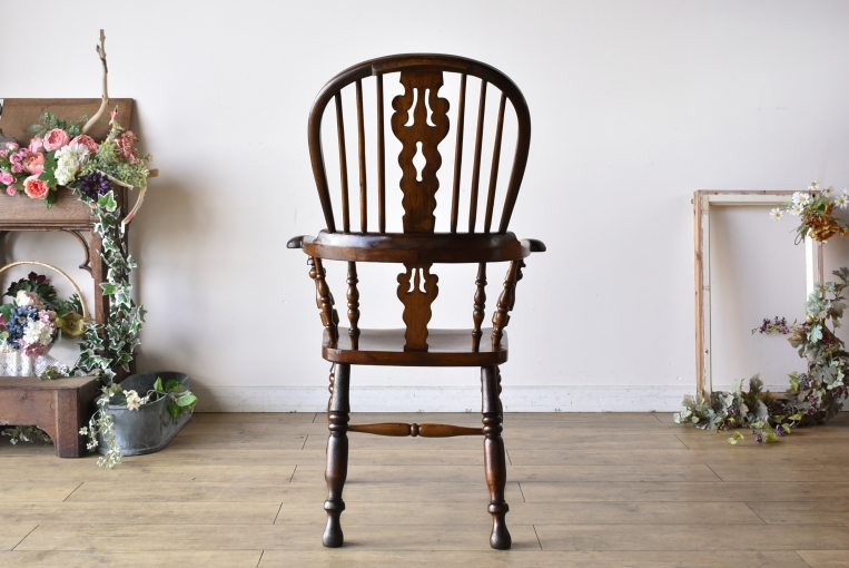 アンティークらしい味わいが魅力のダブルボウバックウィンザーアームチェア【c260-2】