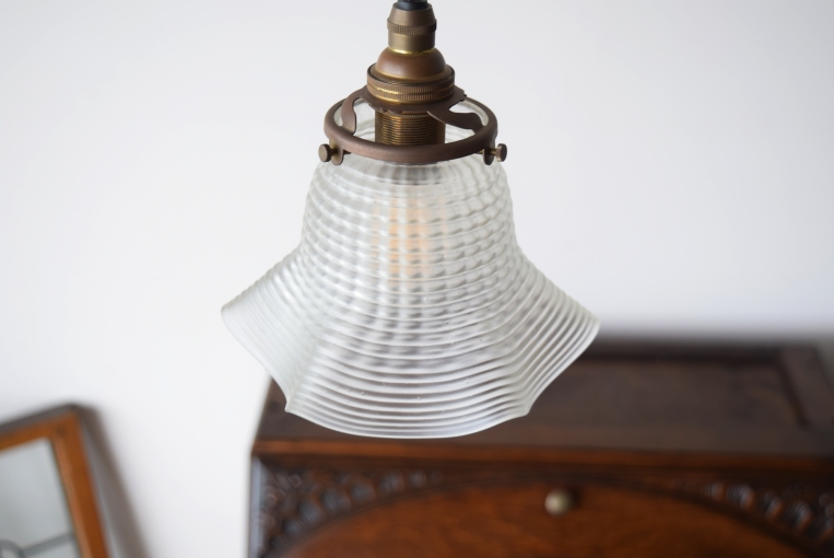 波打つような美しいラインが印象的なペンダントランプ【1805】