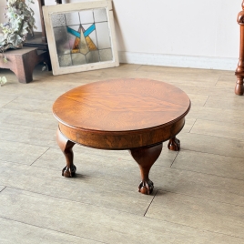 希少な小さめサイズ感！チッペンデール様式のウォールナット・ローテーブル【t232】