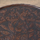 天板一面の彫刻細工が目を引くカーヴィングテーブル　【t34】