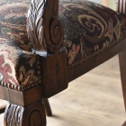 アンティークならではの生地が目を引くアームチェア【c35】