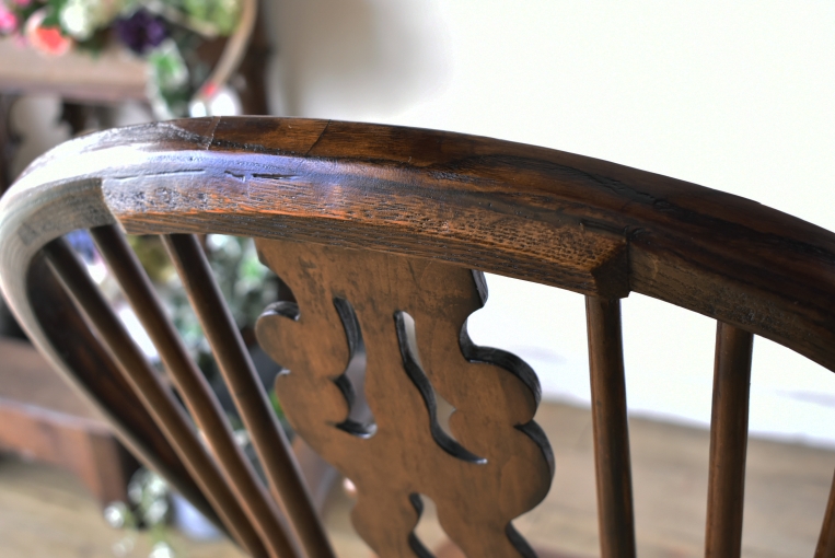 アンティークらしい味わいが魅力のダブルボウバックウィンザーアームチェア【c260-2】