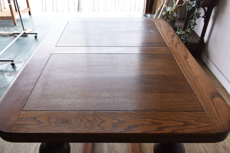 パルテノン アンティーク / 脚元のデザインが特徴的なオークドロー