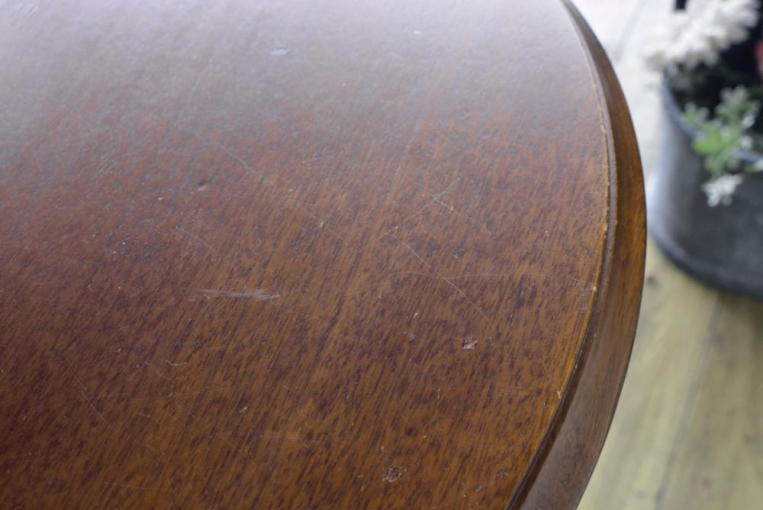 t226　ワインテーブル