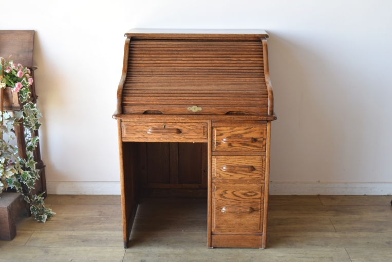 木目が美しいオーク材のスモールロールトップデスク【d83】