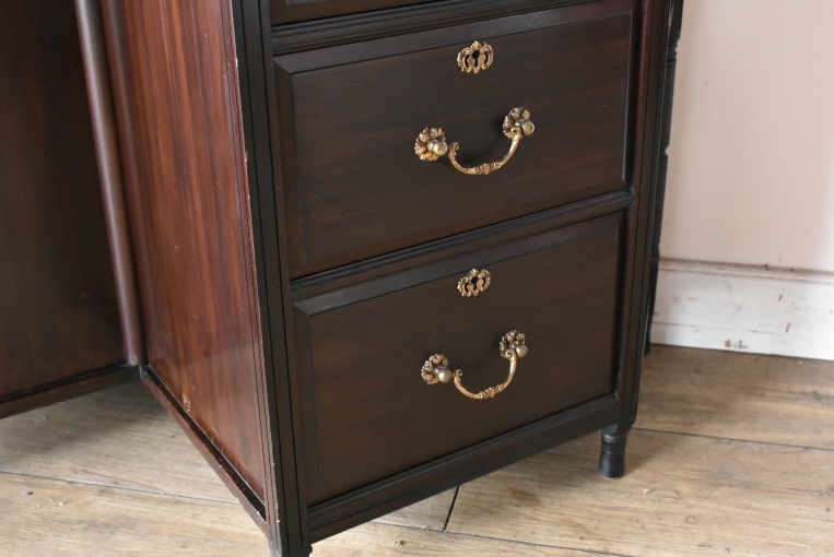 裏側がミラーバック収納になっている珍しいレザートップテーブル【fo237】