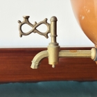 安定感のある優雅なフォルムのピッチャー全体のシルエット