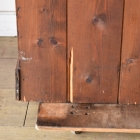 重厚な風格と実用性を兼ね備えたジョージアン様式のラージガラスキャビネット【k41】