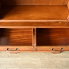 アーチの優美さが際立つ上品なブックキャビネット【9136】