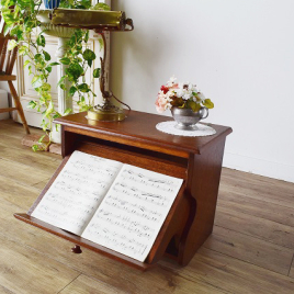 イギリスから届いた珍しいマガジンラック(譜面台)【4814】