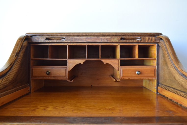 木目が美しいオーク材のスモールロールトップデスク【d83】