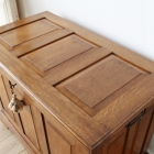 オーク無垢材で内装までしっかりと作られたベッドサイドコファ【40291】