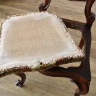 優雅で華やかなデザインが魅力のウォールナットバルーンチェア【c215-5】