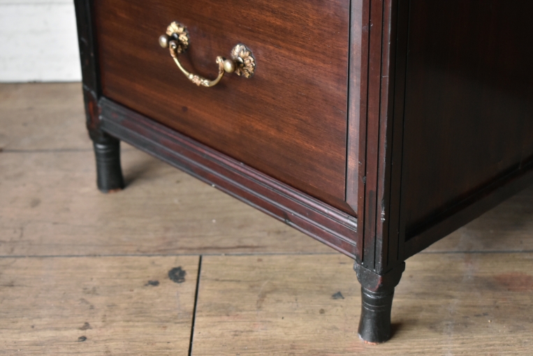 裏側がミラーバック収納になっている珍しいレザートップテーブル【fo237】