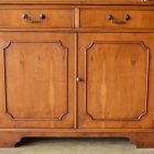 アーチの優美さが際立つ上品なブックキャビネット【9136】