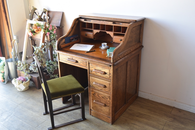 木目が美しいオーク材のスモールロールトップデスク【d83】