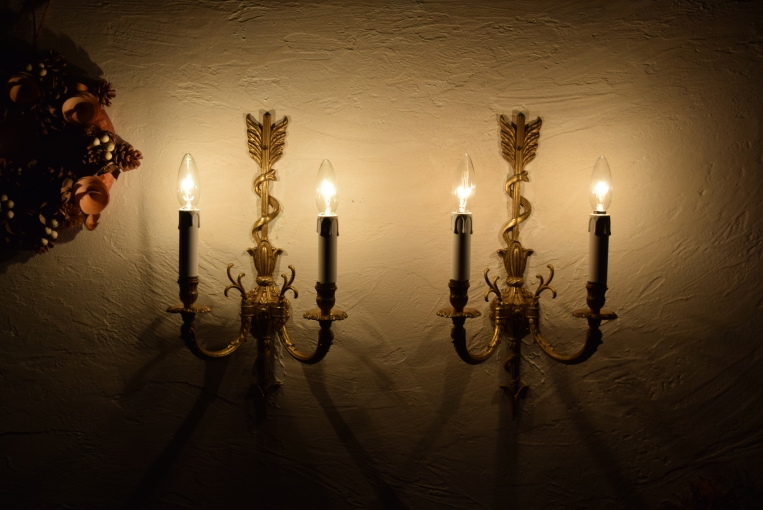 配線やソケットなどは当店にて新しい日本製の物に交換済みですので安心してお使い頂けます。お届け前には点灯チェックや漏電チェックをしてから発送致します。