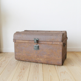 とてもアンティークの雰囲気あふれるオールド ティン トランク【40242】
