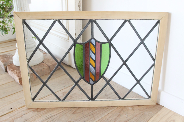 カラフルなガラスが用いられたステンドグラス【7738-C】