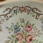 色鮮やかなバラの刺繍が美しいプチポワンアームチェア【c246-1】