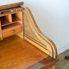 木目が美しいオーク材のスモールロールトップデスク【d83】