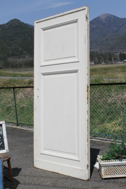 シンプルなデザインでどんなお部屋にも合わせられるウッドドア【6510】