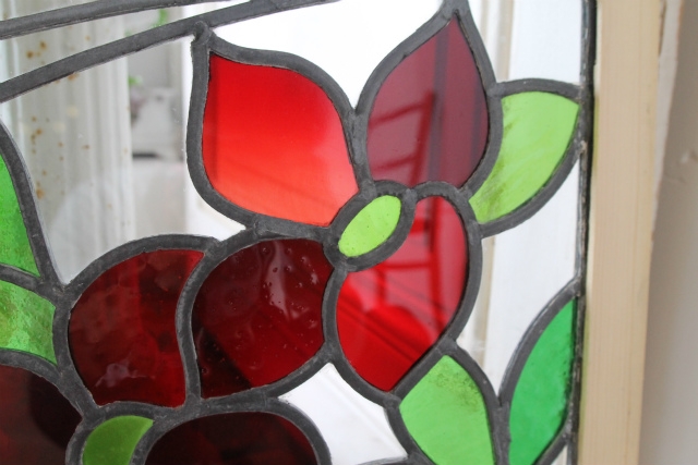 赤いお花が大きくデザインされたとても華やかなペアステンドグラス【7727-A】