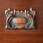 重厚な風格と実用性を兼ね備えたジョージアン様式のラージガラスキャビネット【k41】