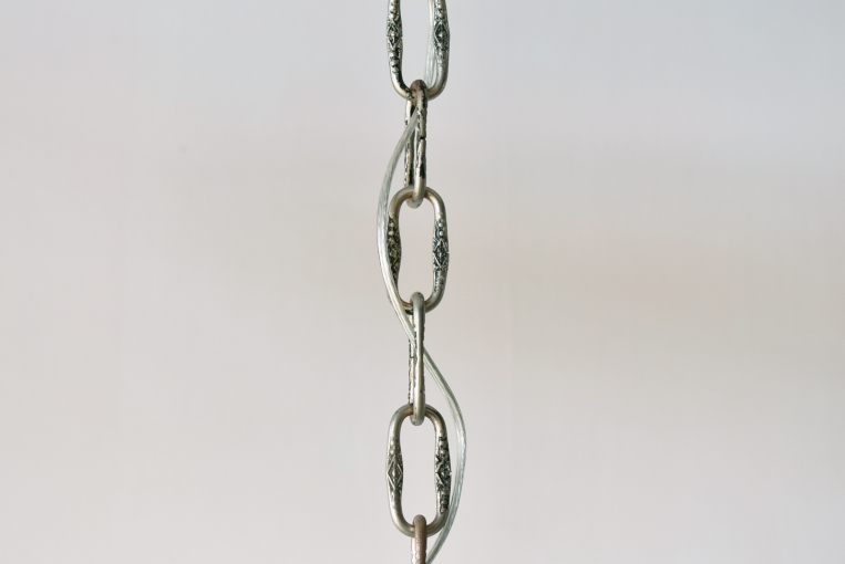 静謐な輝きを放つクラシカルな8灯式シャンデリア【sy85】