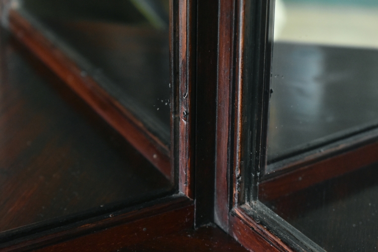 裏側がミラーバック収納になっている珍しいレザートップテーブル【fo237】