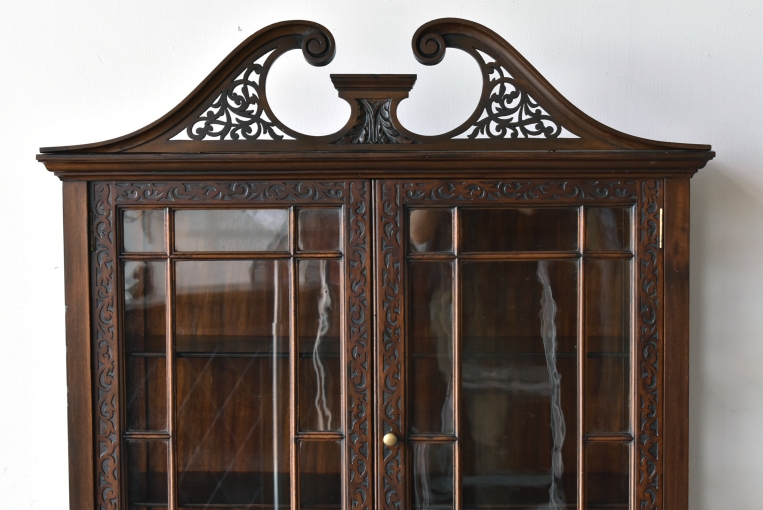 パルテノン アンティーク / ショーケースの機能も兼ね備えた珍しい