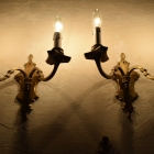 暗い部屋で見上げた様子