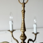 優雅な曲線が空間を華やかに彩る、真鍮の重厚な質感としずく型クリスタルが煌めく8灯式ガラスシャンデリア【sy470】