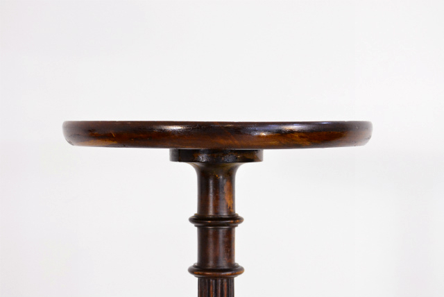 スマートなシルエットが特徴的なプラントスタンド【40274】