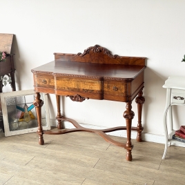 気品漂う、ウィリアム＆メアリー様式のウォールナット・コンソールテーブル【t243】