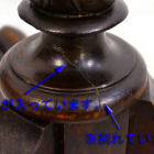 脚部付近も割れています。