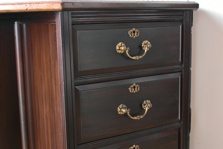 裏側がミラーバック収納になっている珍しいレザートップテーブル【fo237】