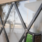 カラフルなガラスが用いられたステンドグラス【7738-A】