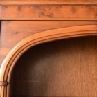 アーチの優美さが際立つ上品なブックキャビネット【9136】