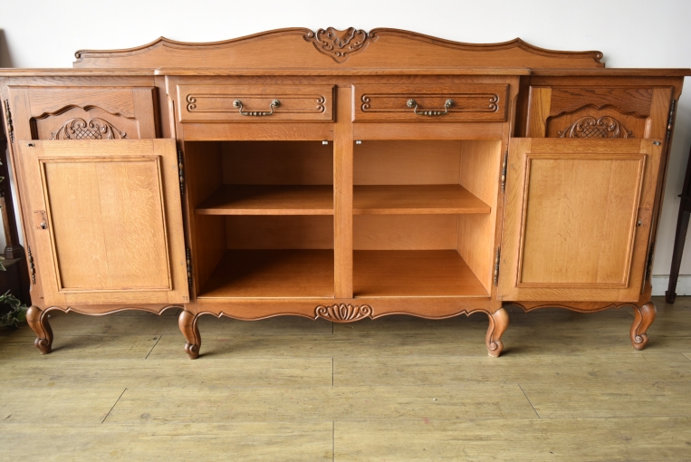 優雅な装飾が映えるフレンチサイドボード【3519】