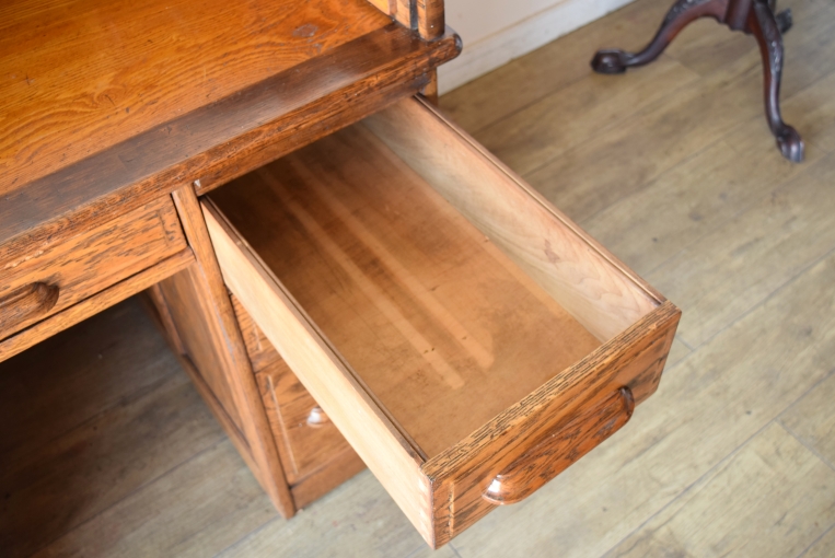 木目が美しいオーク材のスモールロールトップデスク【d83】