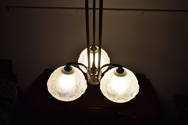 アールデコスタイルの美しい3灯式シャンデリア【fo35】